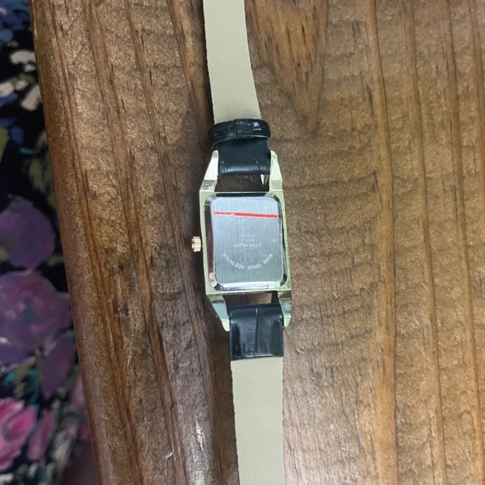 5/$45 Vintage Black Vegan Leather Gold Minimalist Wristwatch C1